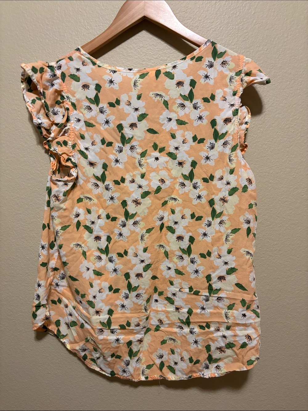 Gilligan & O'Malley Peach Floral V-Neck Tassel Tie Top - Picture 4 of 6